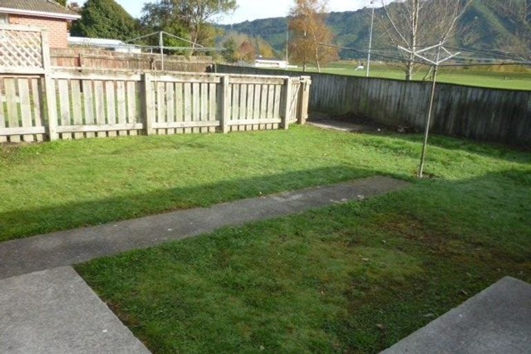 Photo of property in 2/1115 Fergusson Drive, Clouston Park, Upper Hutt, 5018