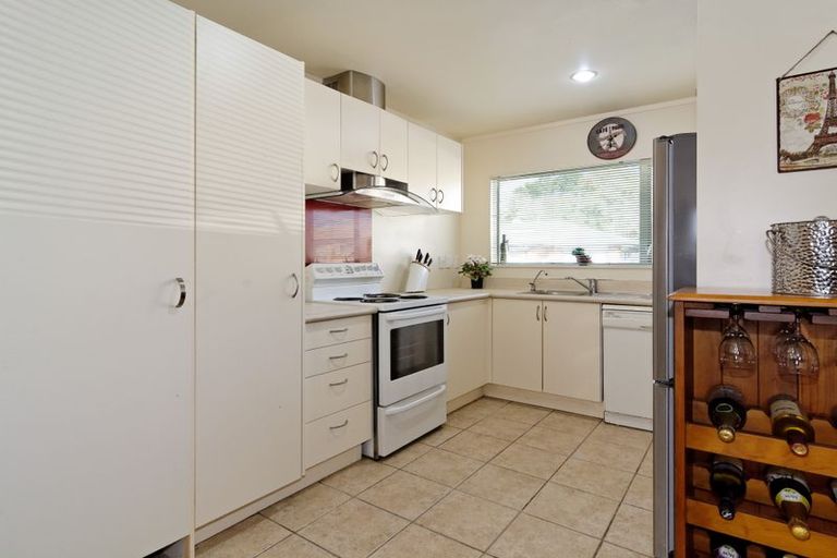 Photo of property in 17 Carlas Way, Ranui, Auckland, 0612