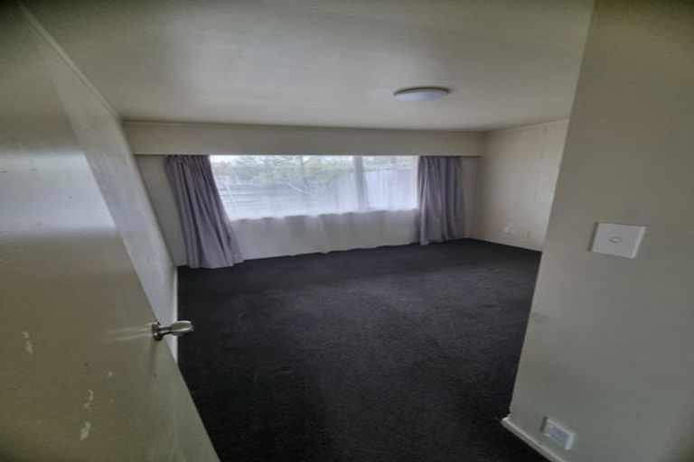 Photo of property in 1/39b Harrington Road, Henderson, Auckland, 0610