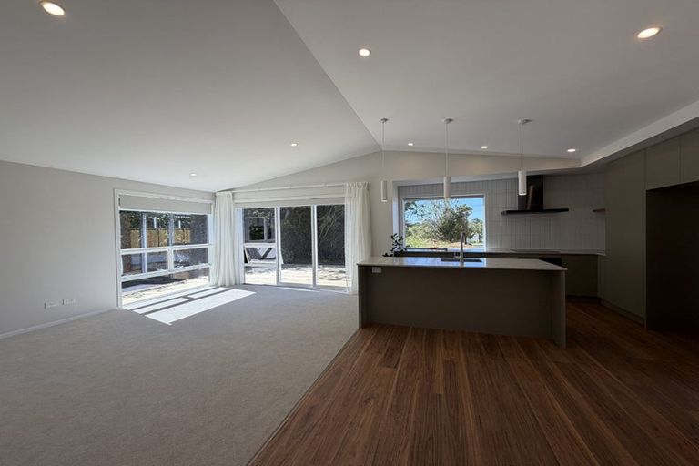 Photo of property in 52 Wairau Road, Oakura, 4314