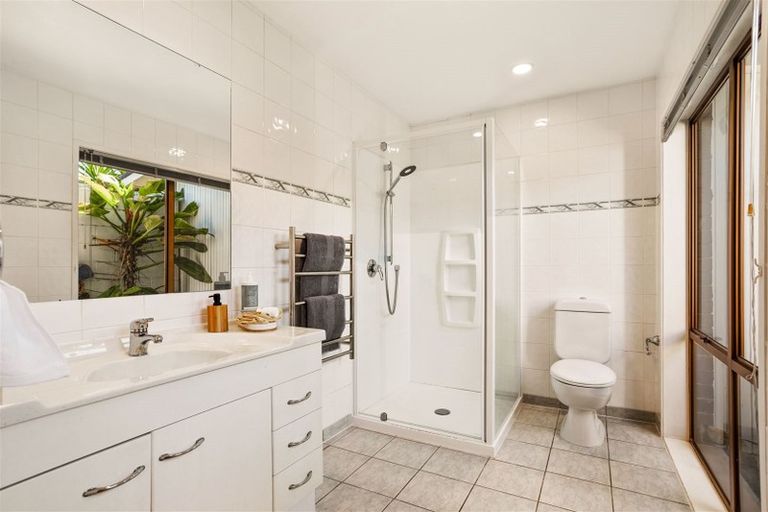 Photo of property in 63 Becroft Drive, Forrest Hill, Auckland, 0620