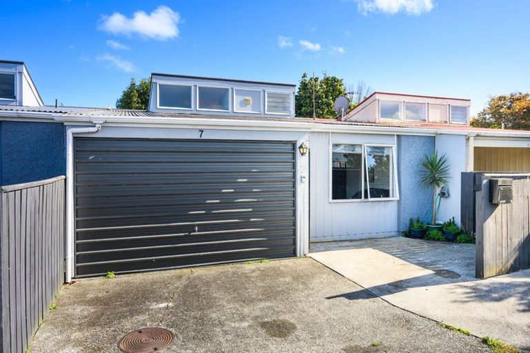 Photo of property in 7 Westmere Place, Takaro, Palmerston North, 4412