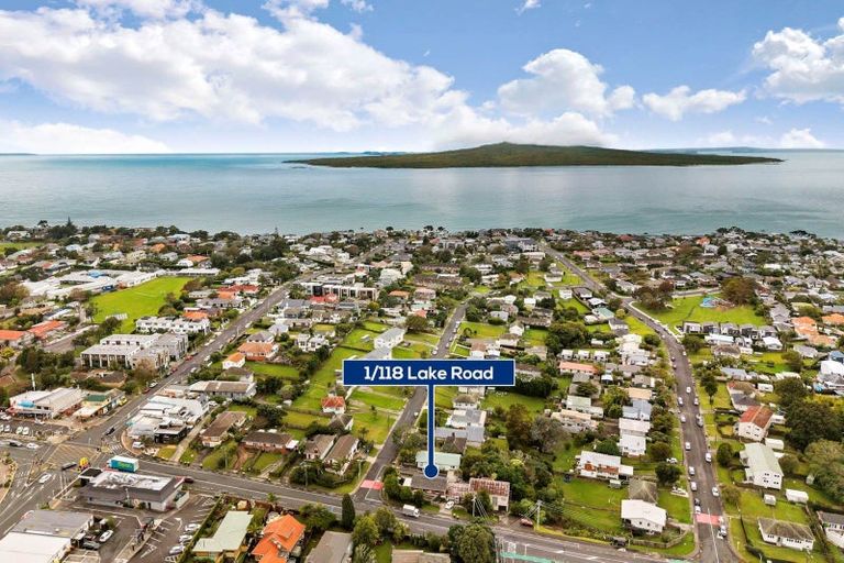 Photo of property in 1/118 Lake Road, Belmont, Auckland, 0622