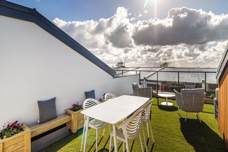 Photo of property in 1 Colenso Place, Mission Bay, Auckland, 1071