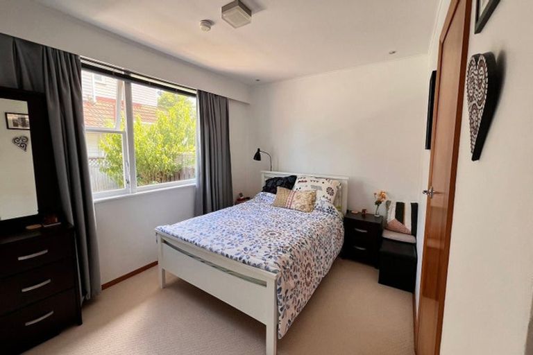 Photo of property in 2/26 Tawa Street, Eastbourne, Lower Hutt, 5013