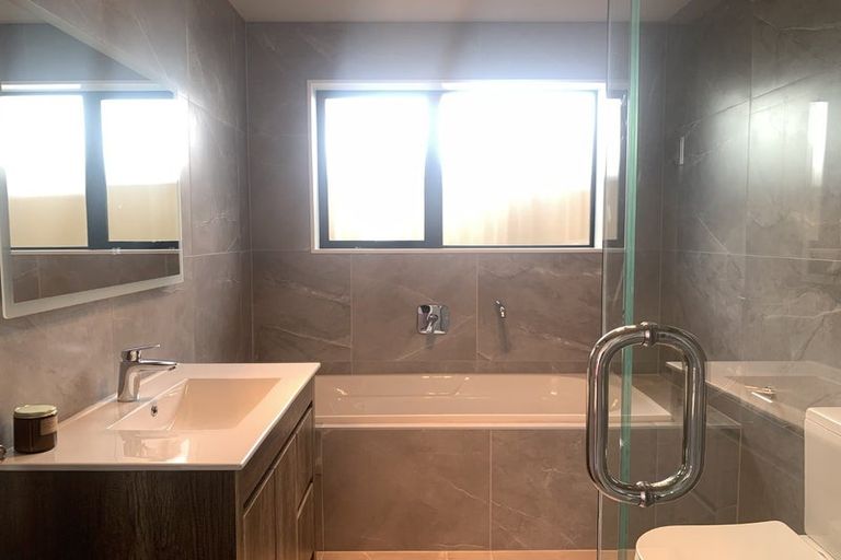 Photo of property in 16 Noia Way, Karaka, Papakura, 2113