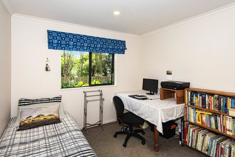 Photo of property in 4 Curlew Place, One Tree Point, 0118