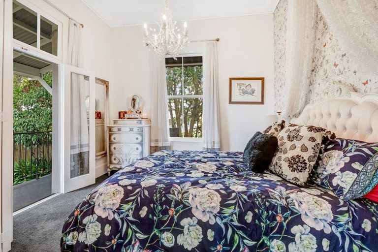 Photo of property in 1 Green Lane, Helensville, 0800