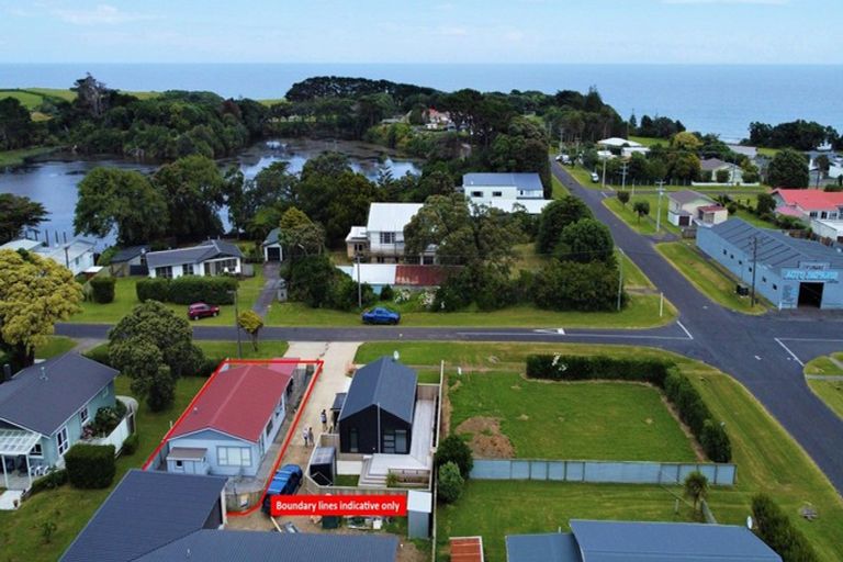 Photo of property in 9 Domett Street, Opunake, 4616