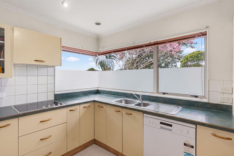 Photo of property in 74 Guildford Drive, Paraparaumu, 5032
