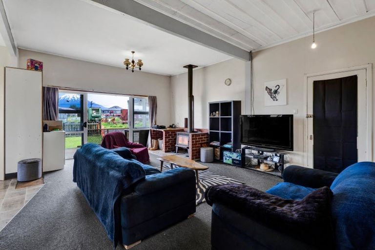 Photo of property in 2 Whitcombe Terrace, Midhirst, Stratford, 4394