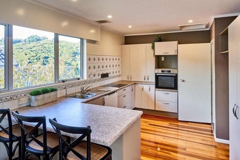 Photo of property in 18 Gordon Road, Plimmerton, Porirua, 5026