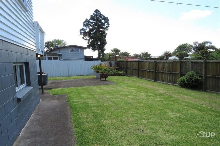 Photo of property in 8 Miltonia Avenue, Te Atatu South, Auckland, 0610