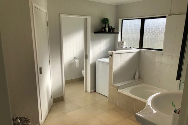 Photo of property in 2 Millen Place, Clarks Beach, 2122