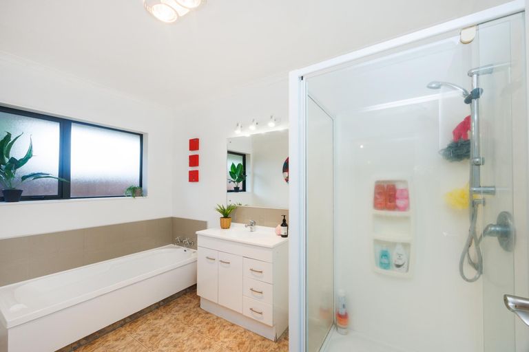 Photo of property in 197 Ruapehu Drive, Fitzherbert, Palmerston North, 4410