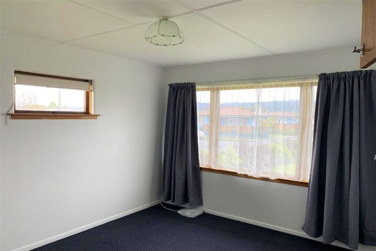 Photo of property in 12 Barrett Place, Carterton, 5713