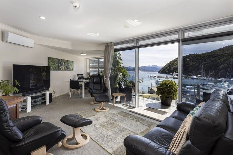 Photo of property in Oxleys Rock Apartments, 303/6 London Quay, Picton, 7220