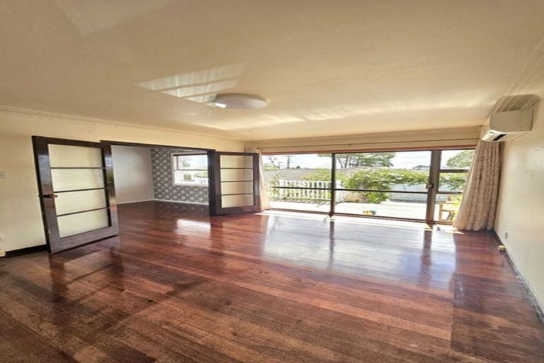 Photo of property in 27 Exminster Street, Blockhouse Bay, Auckland, 0600