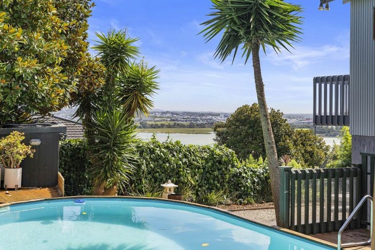 Photo of property in 36 Telstar Place, Beach Haven, Auckland, 0626