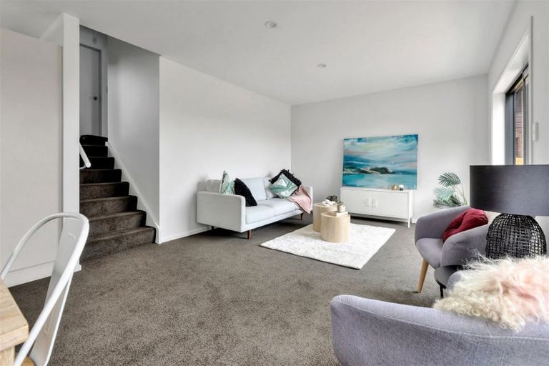 Photo of property in 84a Stewart Drive, Newlands, Wellington, 6037