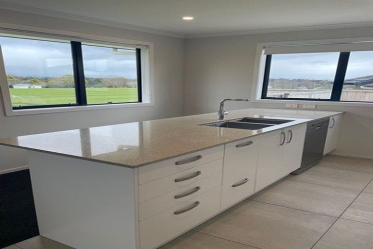 Photo of property in 30 Richardson Road, Omokoroa, 3114