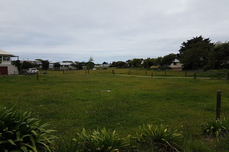 Photo of property in 18 Park Lane, Waitara, 4320