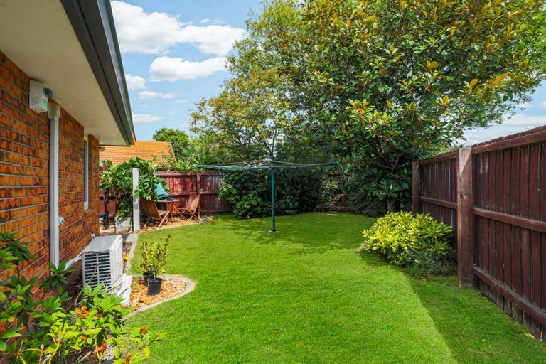 Photo of property in 19 Courtfield Close, Parklands, Christchurch, 8083