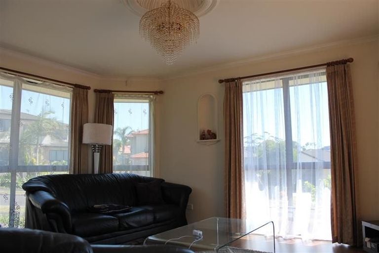 Photo of property in 39 Black Teal Close, Unsworth Heights, Auckland, 0632