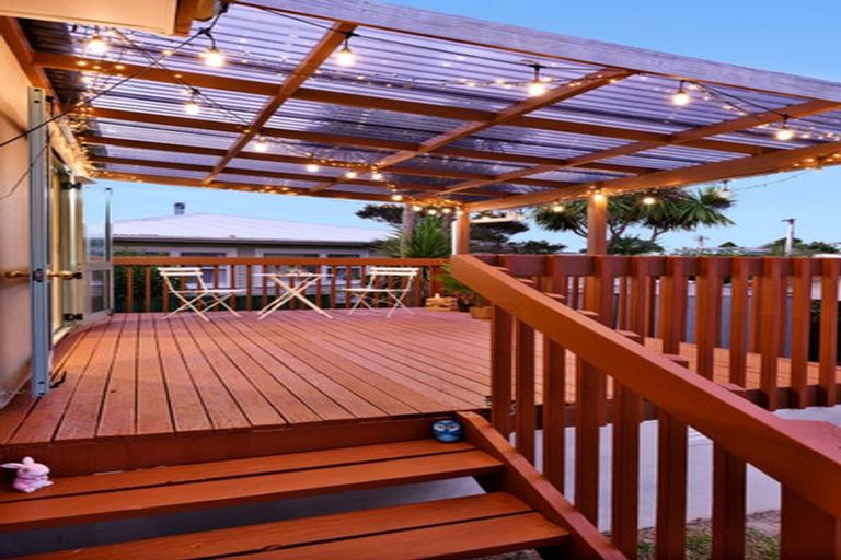 Photo of property in 2/8 Adriatic Avenue, Henderson, Auckland, 0612