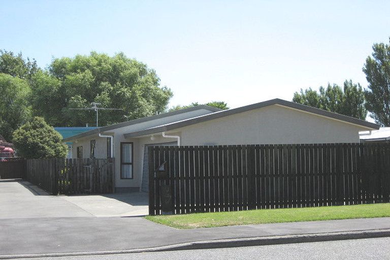 Photo of property in 2/11 Sylvia Street, Parklands, Christchurch, 8083