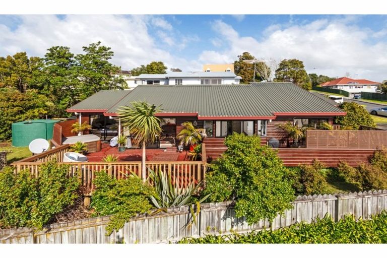 Photo of property in 9 Dobell Road, Stanmore Bay, Whangaparaoa, 0932