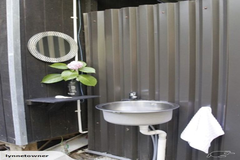 Photo of property in 10-12 Glenesk Road, Piha, New Lynn, 0772