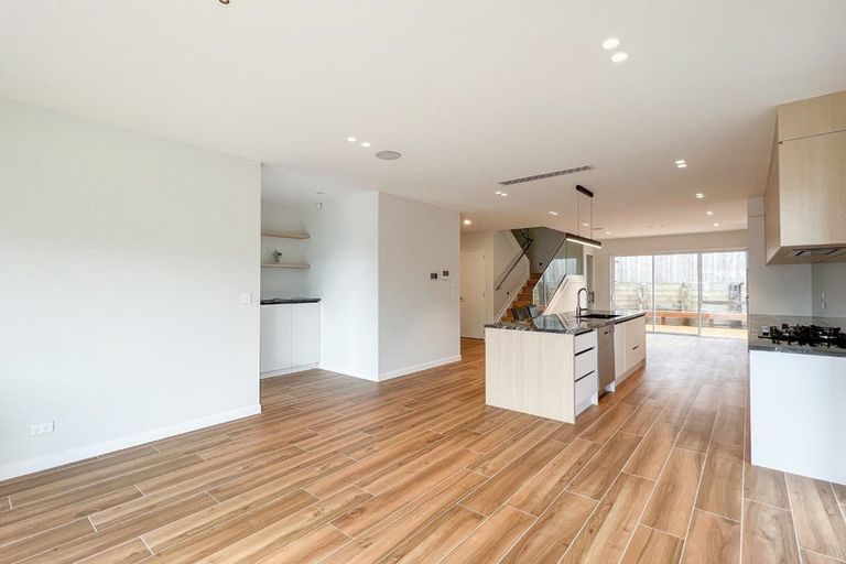 Photo of property in 33 Riroriro Road, Hobsonville, Auckland, 0616