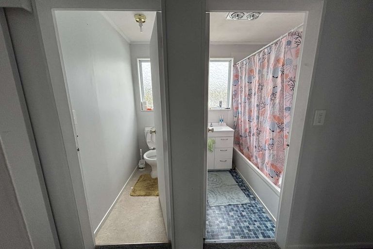 Photo of property in 72a Guadeloupe Crescent, Grenada Village, Wellington, 6037