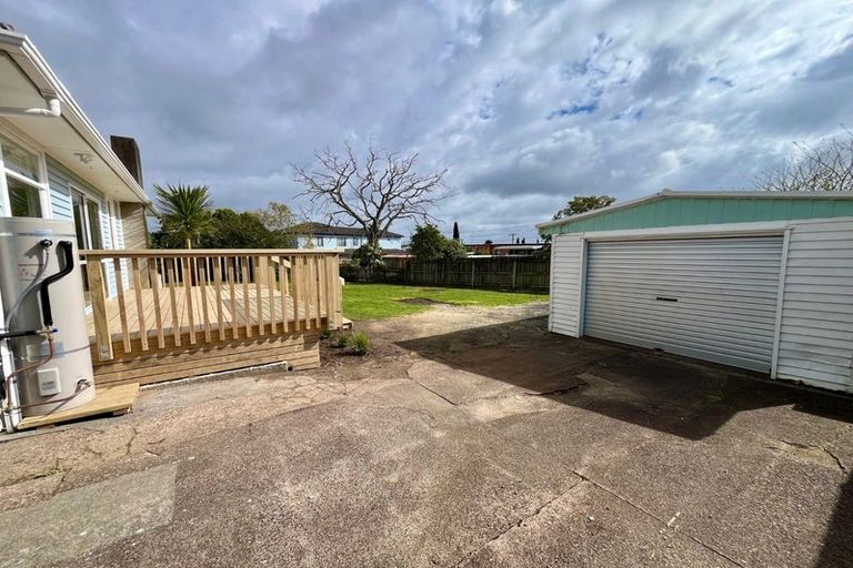 Photo of property in 6 Hurley Place, Kelston, Auckland, 0602