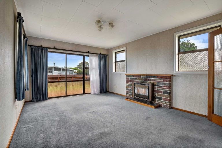 Photo of property in 72 Reid Avenue, Hawera, 4610