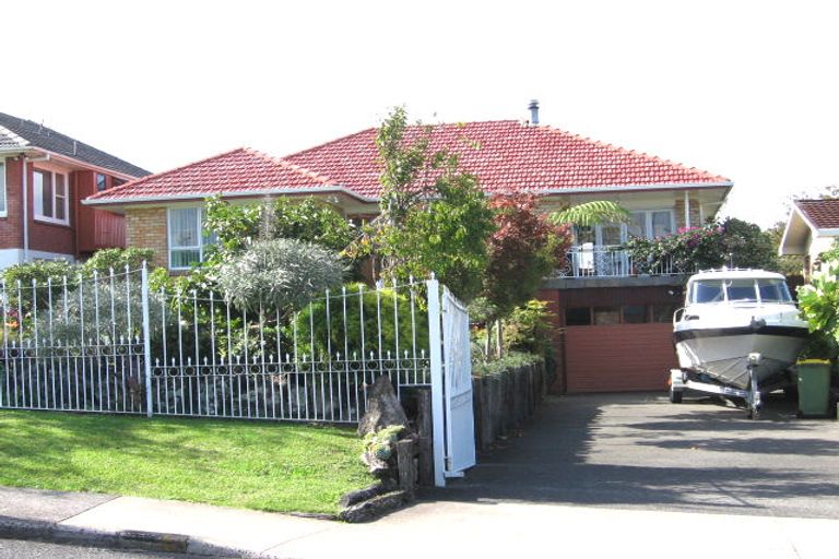 Photo of property in 16 Jaemont Avenue, Te Atatu South, Auckland, 0610