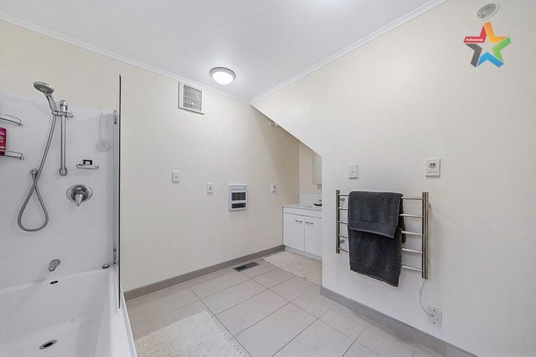 Photo of property in 14 Maungaraki Road, Korokoro, Lower Hutt, 5012