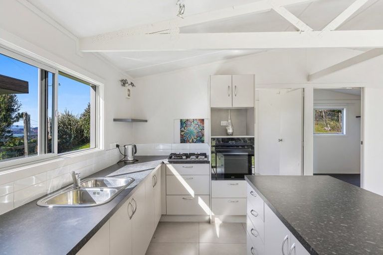 Photo of property in 11 Ngarewa Drive, Mahurangi West, Warkworth, 0983