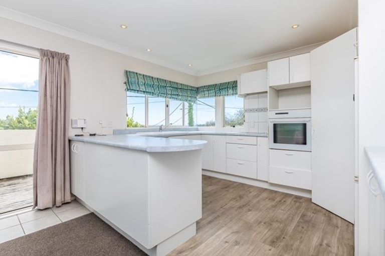 Photo of property in 25a Brightside Road, Stanmore Bay, Whangaparaoa, 0932