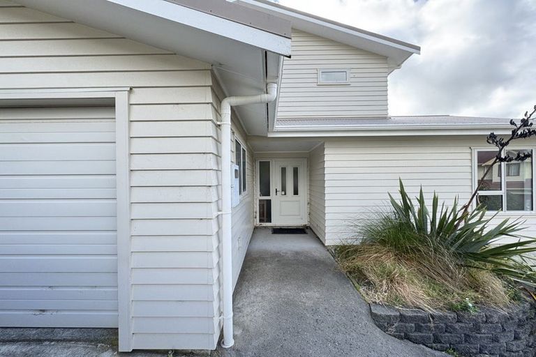 Photo of property in 20 Chastudon Place, Tawa, Wellington, 5028