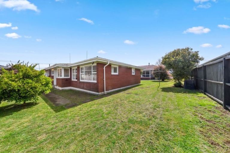 Photo of property in 2/55 Orams Road, Hillpark, Auckland, 2102