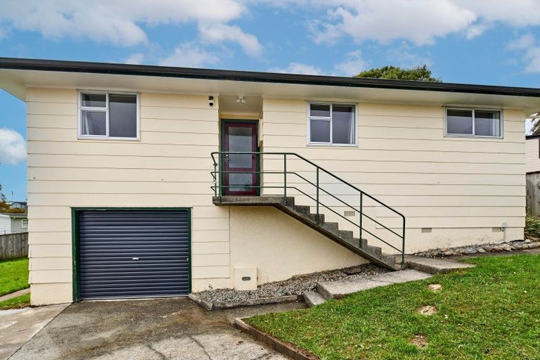 Photo of property in 7 Edelweiss Grove, Timberlea, Upper Hutt, 5018