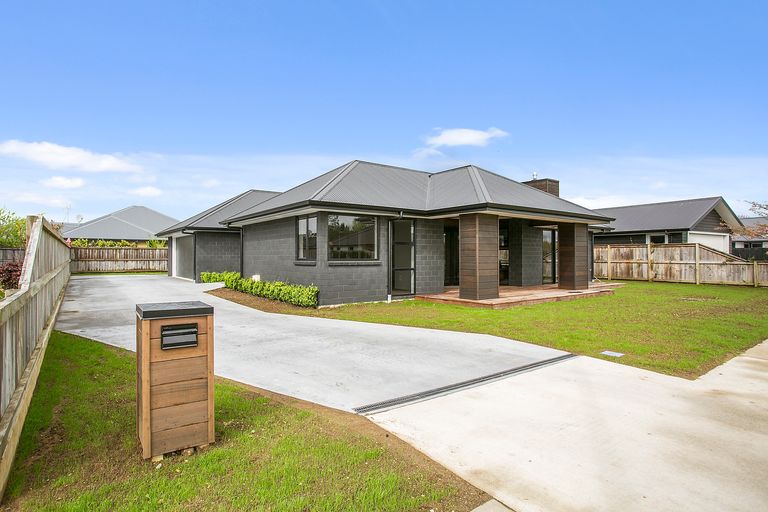 Photo of property in 35 Tulip Drive, Cambridge, 3434