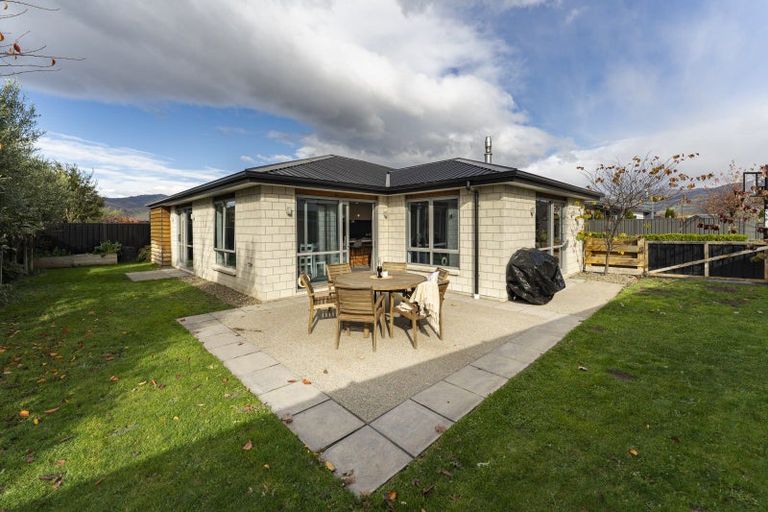 Photo of property in 14 Magnetic Place, Cromwell, 9310