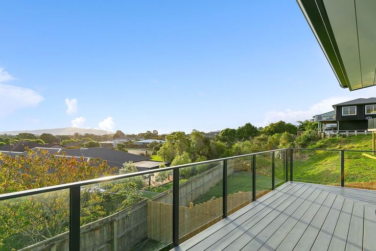 Photo of property in 68 Kakariki Grove, Waikanae, 5036