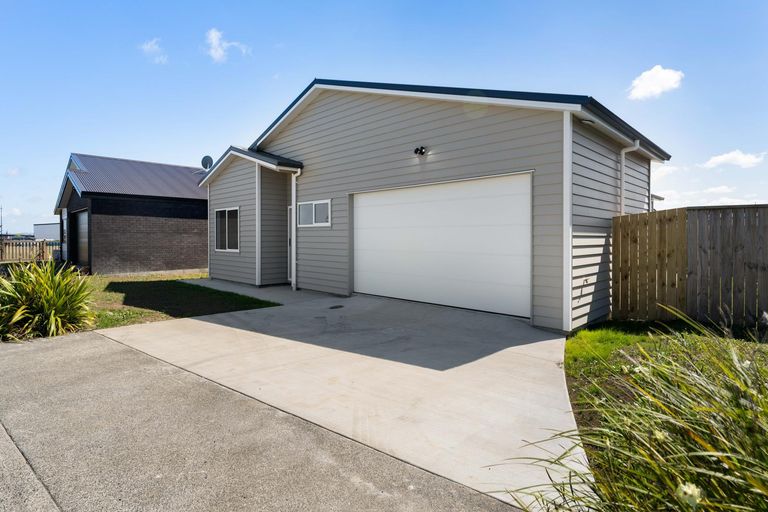 Photo of property in 17 Uatoto Road, Clarks Beach, 2122