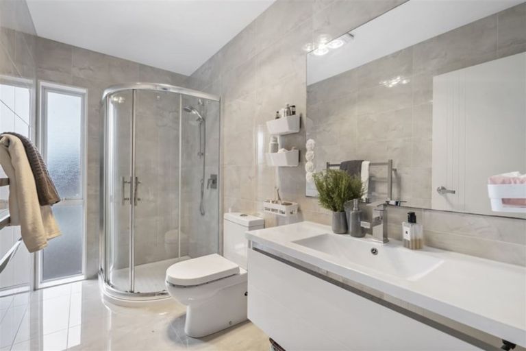 Photo of property in 23 Ravello Rise, Flat Bush, Auckland, 2019