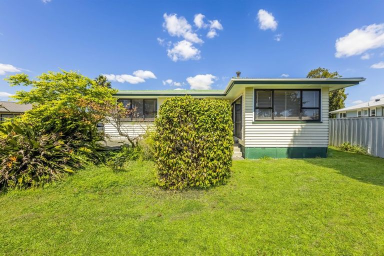 Photo of property in 16 Eastburn Street, Papakura, 2110