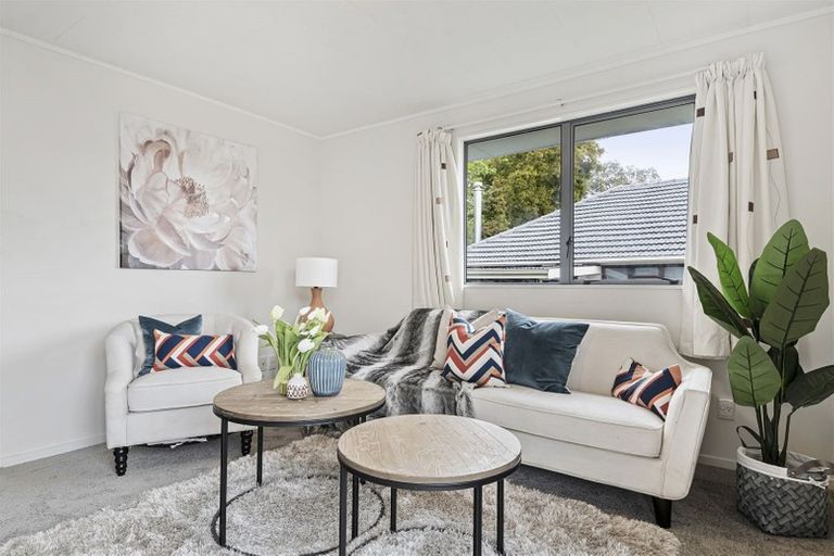 Photo of property in 1 Stephen Avenue, Henderson, Auckland, 0610